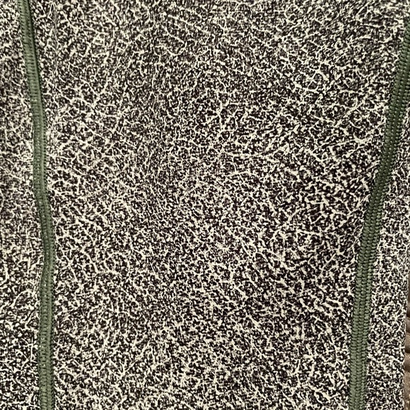 Lululemon spandex - grey patterned size 8 - Picture 2 of 3